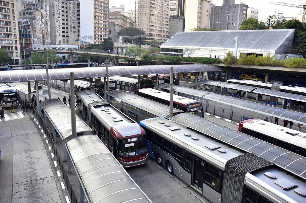Vista do Terminal de ônibus Bandeira, em São Paulo, durante a greve dos caminhoneiros