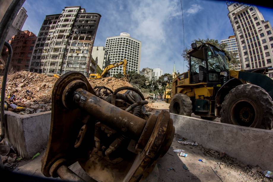 Trabalho das equipes de resgate no local do desabamento do edificio Wilton Paes de Almeida, no Largo do Paissandu, região central de São Paulo - 09/05/2018