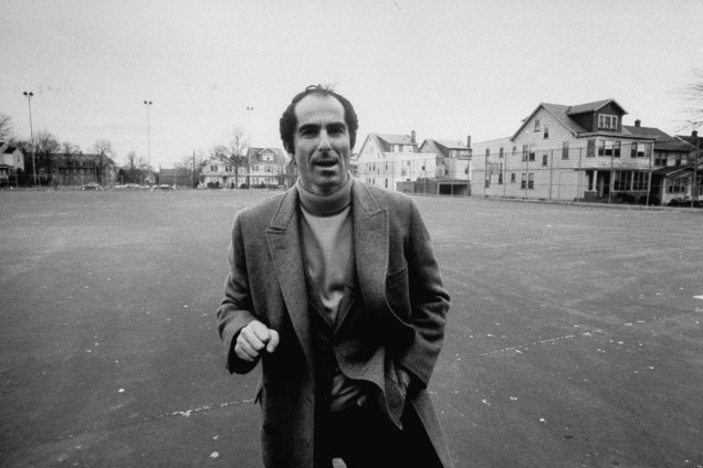 Philip Roth, revisitando áreas onde ele cresceu em Newark, Nova Jersey em 1968