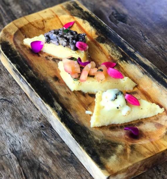 Loca Como Tu Madre: Crostini de polenta entrada no almoço