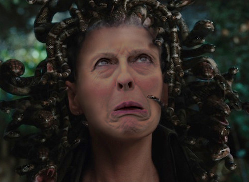 Uma das "brincadeirinhas" que demonizam a britânica Thereza May ao transformá-la em Medusa -- com direito a trocadilho: "Maydusa"