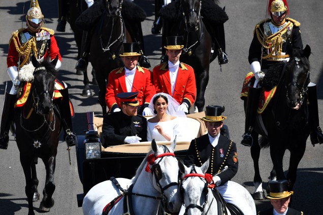 O duque e a duquesa fazem percurso de carruagem nos arredores de Windsor - 19/05/2018