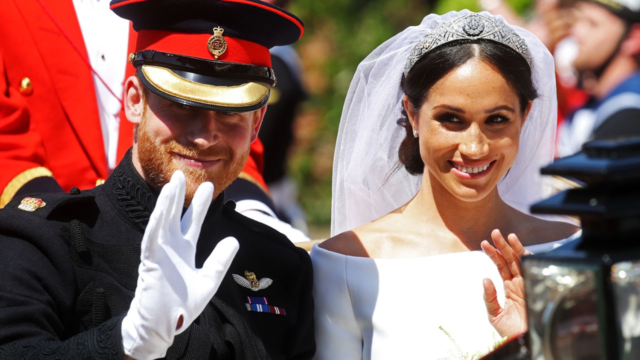 Príncipe Harry e Meghan Markle andam de carruagem após cerimônia de casamento - 19/05/2018