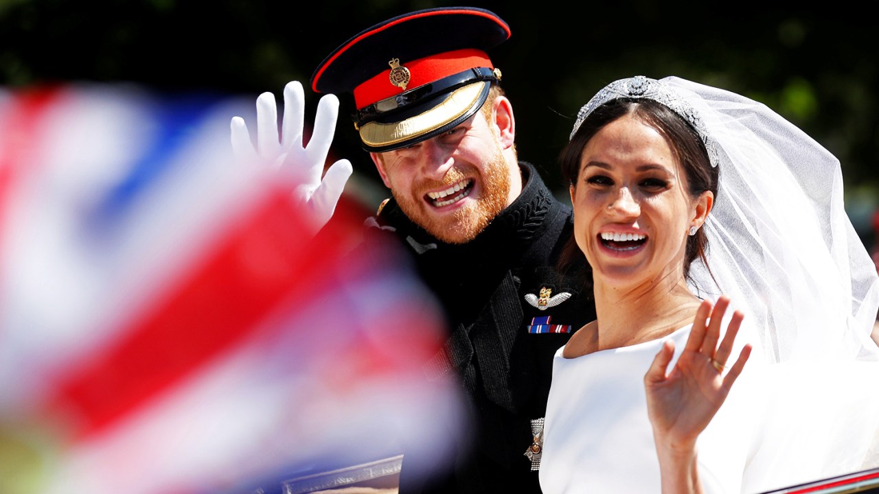 Príncipe Harry e Meghan Markle andam de carruagem após cerimônia de casamento - 19/05/2018