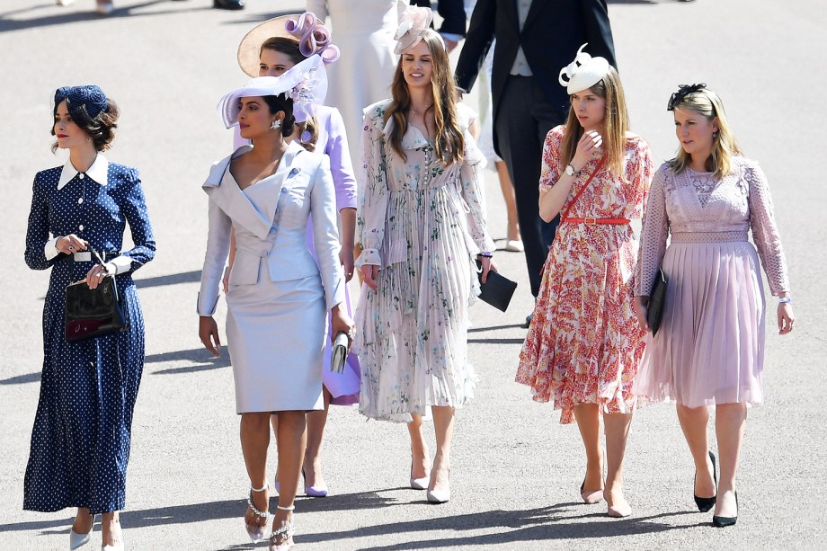 A atriz Priyanka Chopra (2a à esq) chega ao Castelo de Windsor para participar de cerimônia de casamento entre Harry e Meghan Markle - 19/05/2018