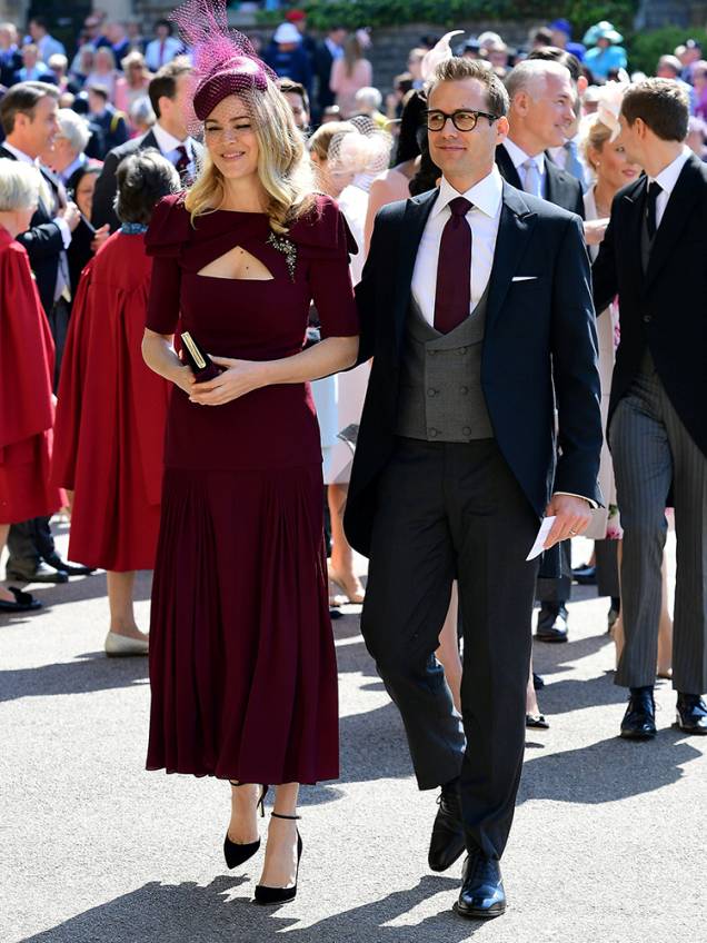Gabriel Macht e Jacinda Barrett chegam ao Castelo de Windsor para participar de cerimônia de casamento entre Harry e Meghan Markle - 19/05/2018