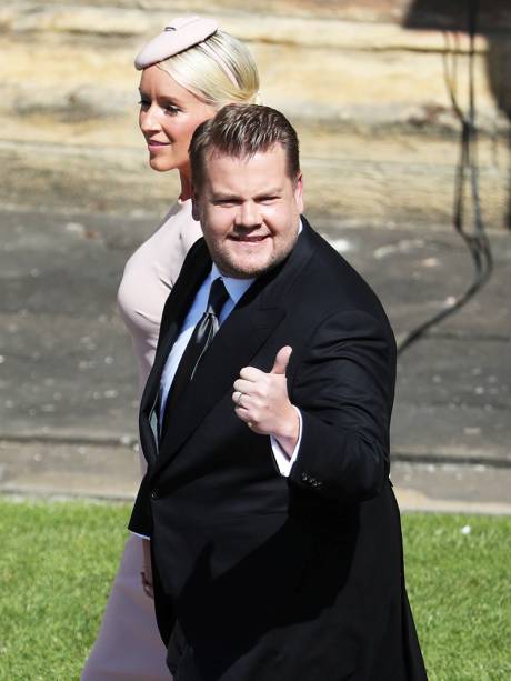 James Corden e sua esposa Julia Carey chegam para o casamento do príncipe Harry e da atriz Meghan Markle - 19/05/2018