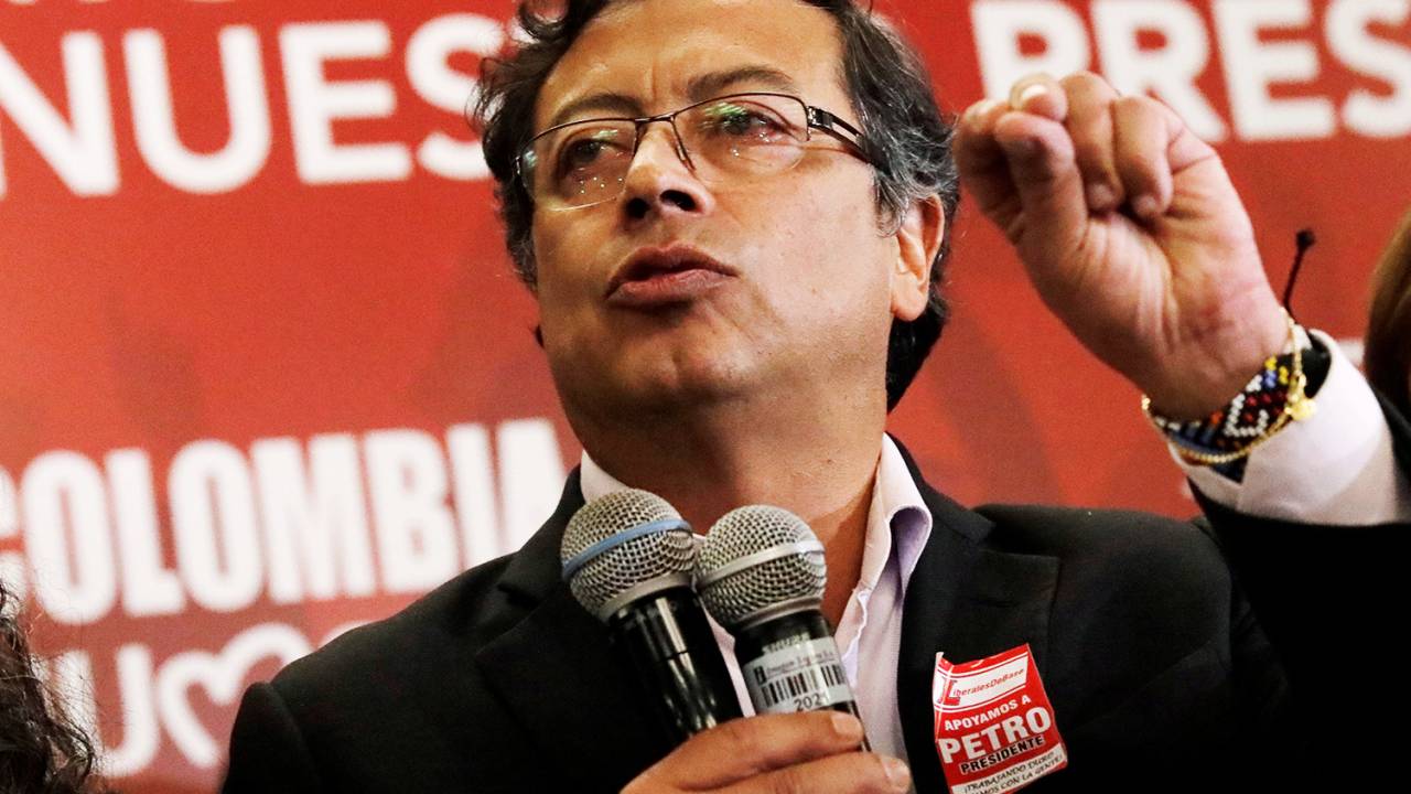 O candidato à presidência da Colômbia, Gustavo Petro, discursa para seus apoiadores em Bogotá - 22/05/2018