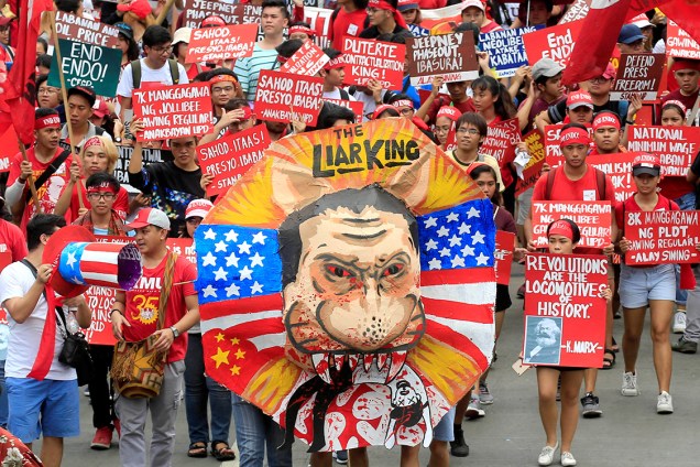 Manifestantes marcham no Dia do Trabalho em Manila, Filipinas - 01/05/2018