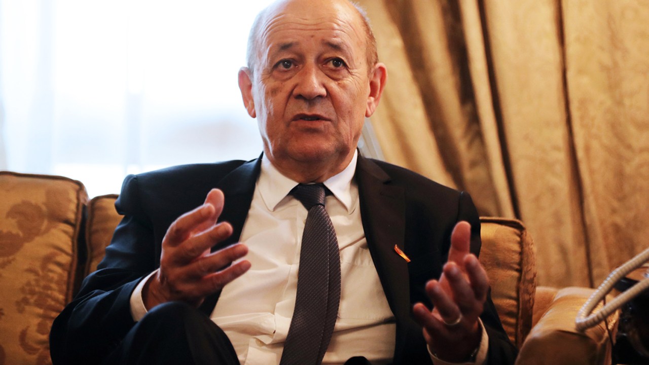 O chanceler francês Jean-Yves Le Drian discursa durante encontro com o diplomata egípcio Sameh Shukri, no Cairo - 29/04/2018
