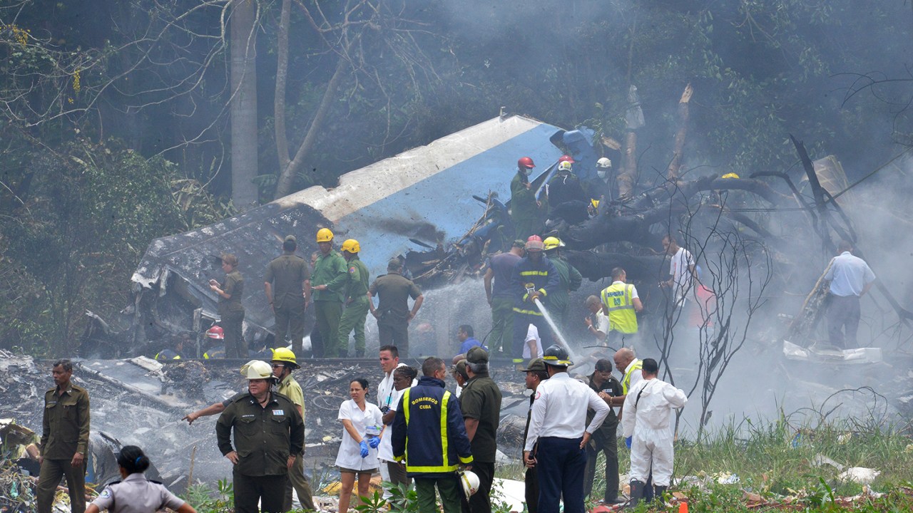 Cuba: Avião cai logo após a decolagem no Aeroporto Internacional José Martí, em Havana - 18/05/2018