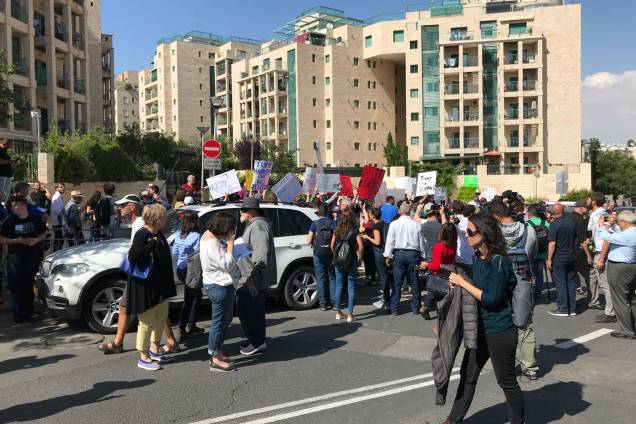 Israelenses e palestinos contra e a favor da abertura da embaixada americana em Jerusalém se manifestam, na Cidade Santa - 14/05/2018