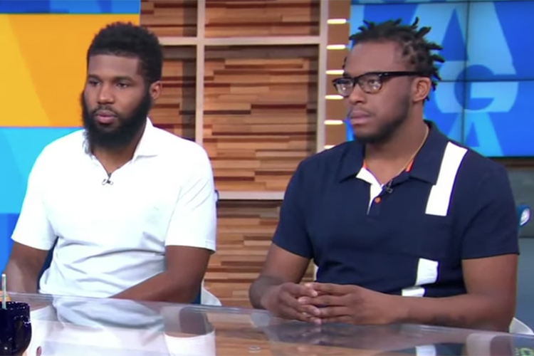 Rashon Nelson (esq) e Donte Robinson (dir), reprimidos em uma filial da rede Starbucks