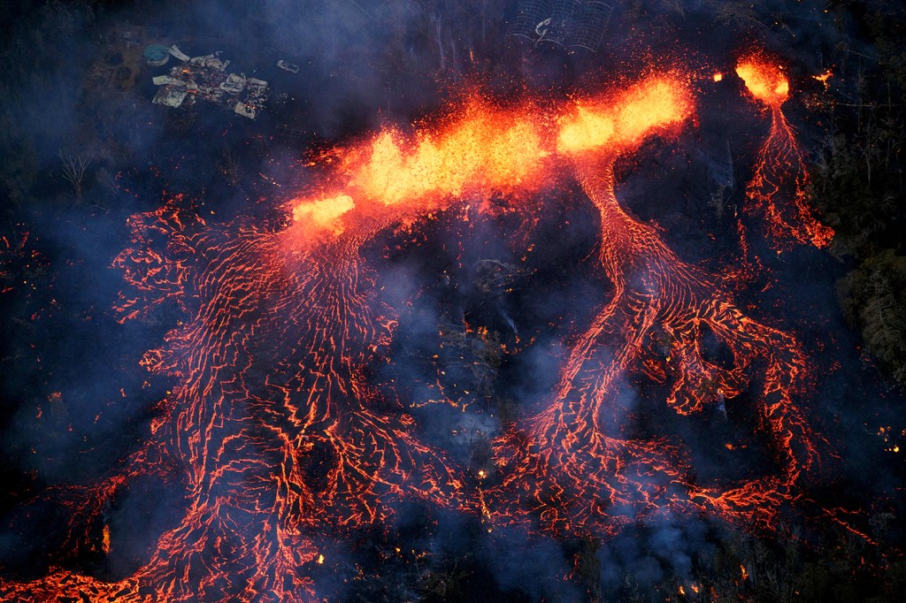 Vulcão Kilauea entra em erupção e atinge dezenas de casas no Havaí - 06/05/2018
