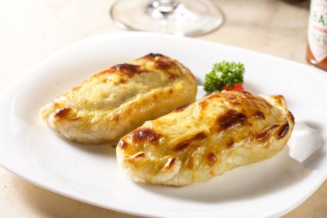 Otro Parrilla: Empada de queijo como opção de entrada Otro Parrilla: Empada de queijo como opção de entrada