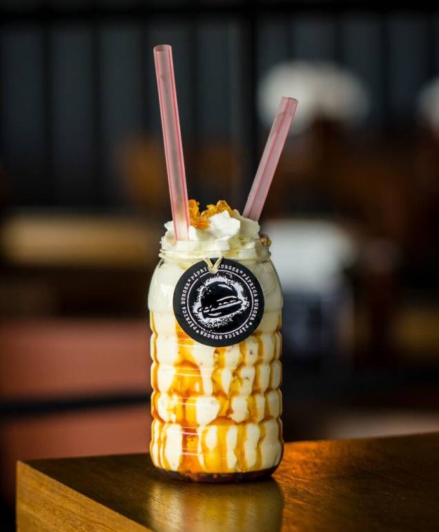 Páprica Burger: Shake de Creme Brulèe na sobremesa Páprica Burger: Shake de Creme Brulèe na sobremesa