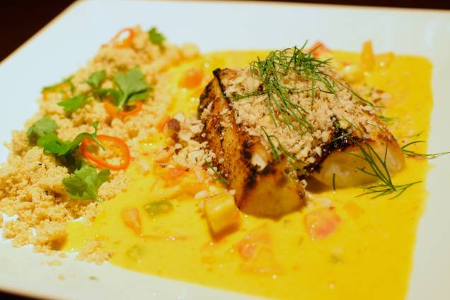 Almoço: Moqueca de banana-da-terra na etapa principal Almoço: Moqueca de banana-da-terra na etapa principal