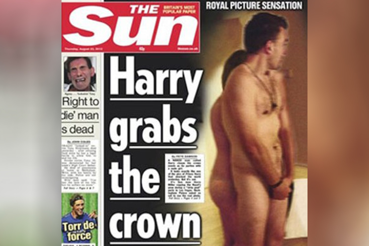 Fotos do príncipe Harry nu na capa do 'The Sun'