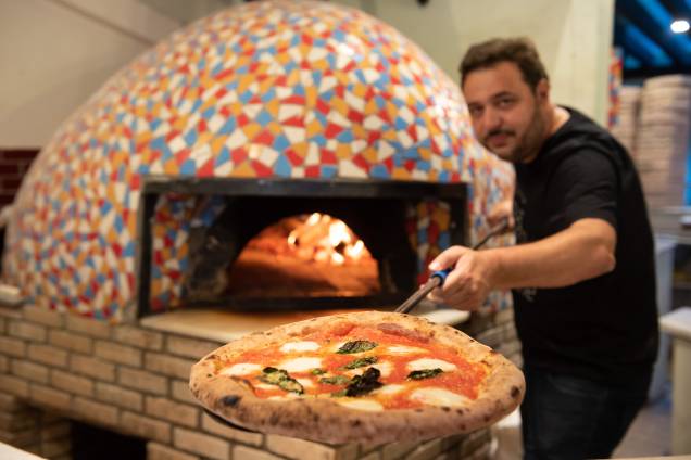Gil Guimarães: durante quatro anos, o proprietário da Baco estudou para servir a autêntica pizza napolitana Gil Guimarães: durante quatro anos, o proprietário da Baco estudou para servir a autêntica pizza napolitana