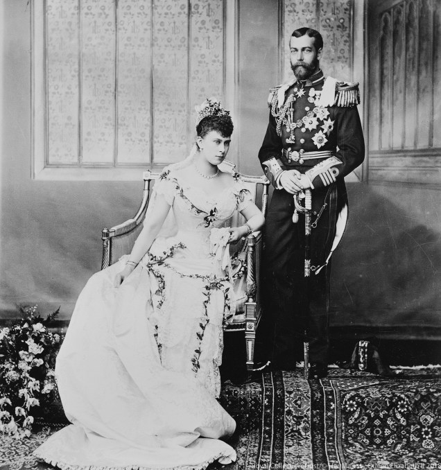 Princesa Mary de Teck (depois Rainha Mary), noiva do futuro rei George V, em 1893