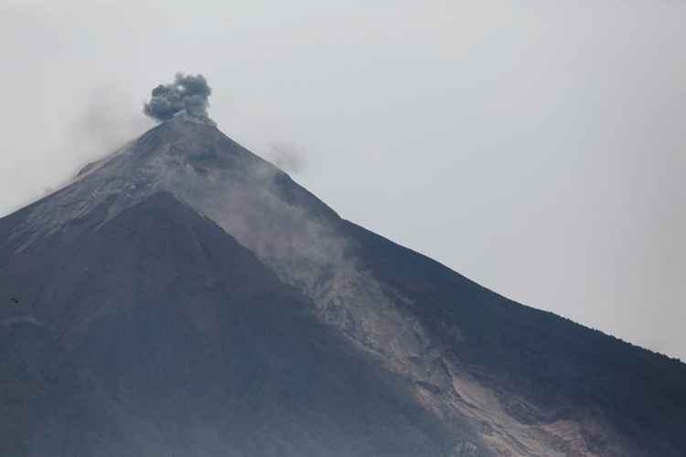 Vista do Vulcão do Fogo, na Guatemala - 04/06/2018