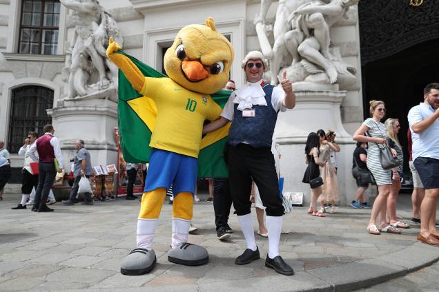 Canarinho pistola visita local histórico de Viena - 09/06/2018 Canarinho pistola visita local histórico de Viena - 09/06/2018