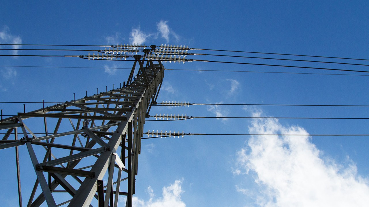Imagem de torres e cabos de rede de transmissão de energia elétrica em São Paulo (SP). - 16/02/2018