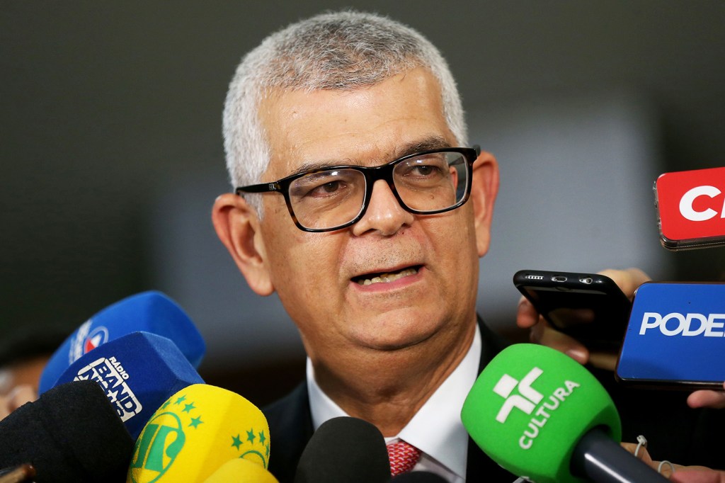 O presidente da Petrobras, Ivan Monteiro, concede entrevista após encontro com o presidente da Câmara dos Deputados, Rodrigo Maia (DEM) - 12/06/2018