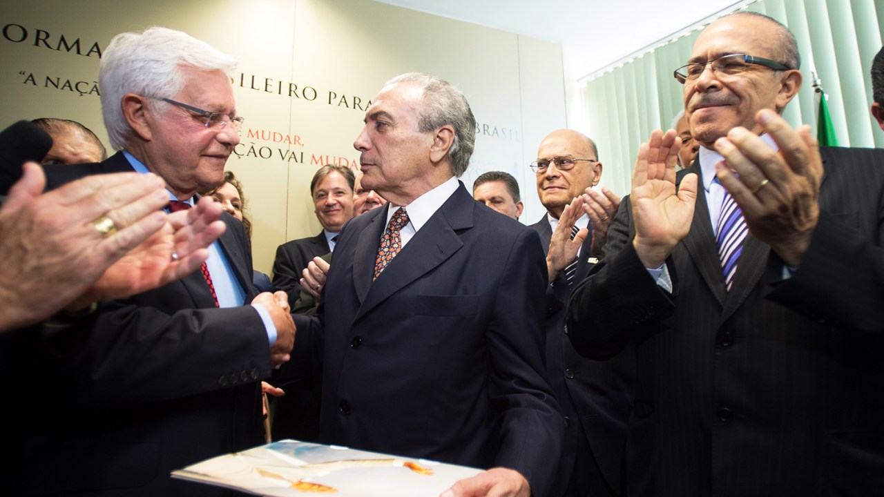 Michel Temer (centro), Eliseu Padilha (dir), e Moreira Franco (esq), na apresentação das propostas para a Reforma Política - 17/03/2015