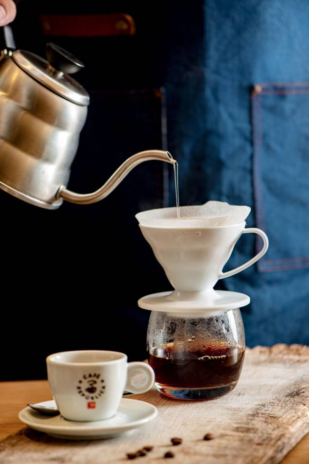O combo com expresso e uma bebida coada no Hario V60: experiências com o mesmo grão O combo com expresso e uma bebida coada no Hario V60: experiências com o mesmo grão