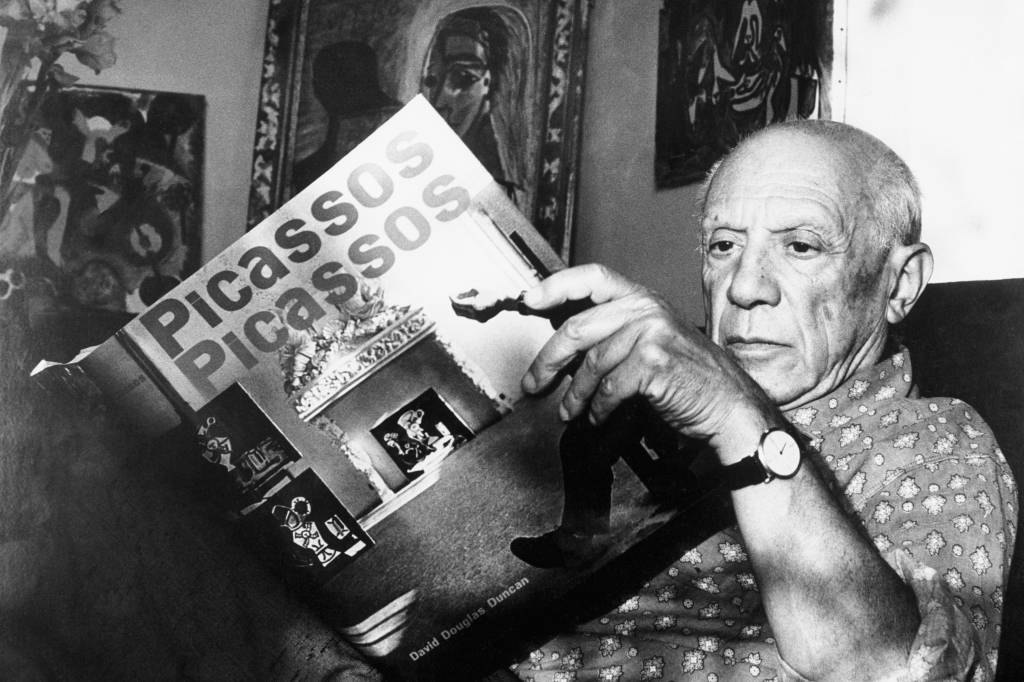 Pablo Picasso Thumbs Through Book Pablo Picasso Thumbs Through Book