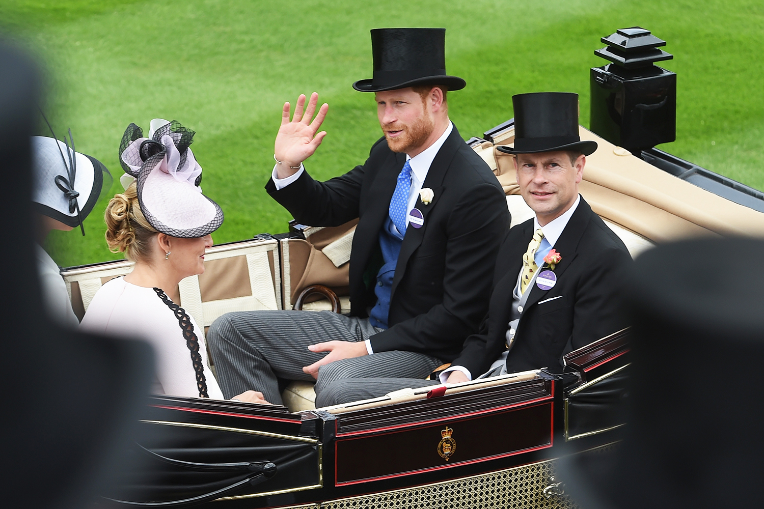 Meghan Markle, duquesa de Sussex, e o príncipe Harry, duque de Sussex, participam do primeiro dia da corrida de Ascot - 19/06/2018