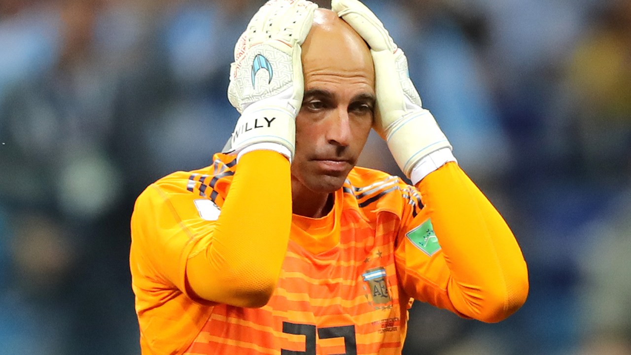 O goleiro da Argentina, Willy Caballero, falha durante o primeiro gol da Croácia, em partida válida pelo grupo D da Copa do Mundo - 21/06/2018