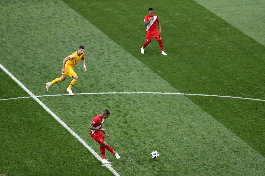 É dado o pontapé inicial na partida entre Austrália e Peru no estádio Fisht - 26/06/2018