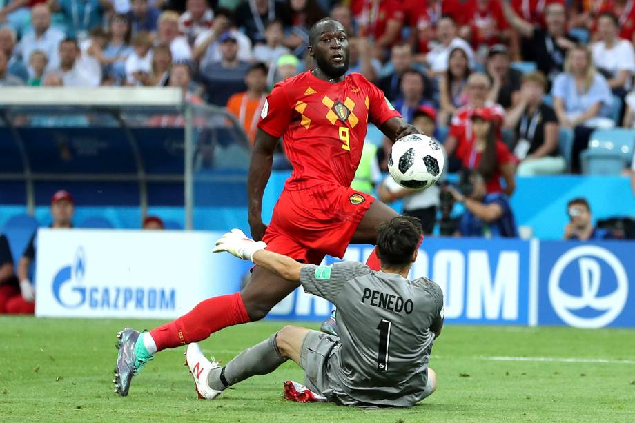 O belga Romelu Lukaku marca seu terceiro gol, por cima do goleiro do Panamá, durante a partida válida pelo Grupo G da Copa do Mundo Rússia 2018