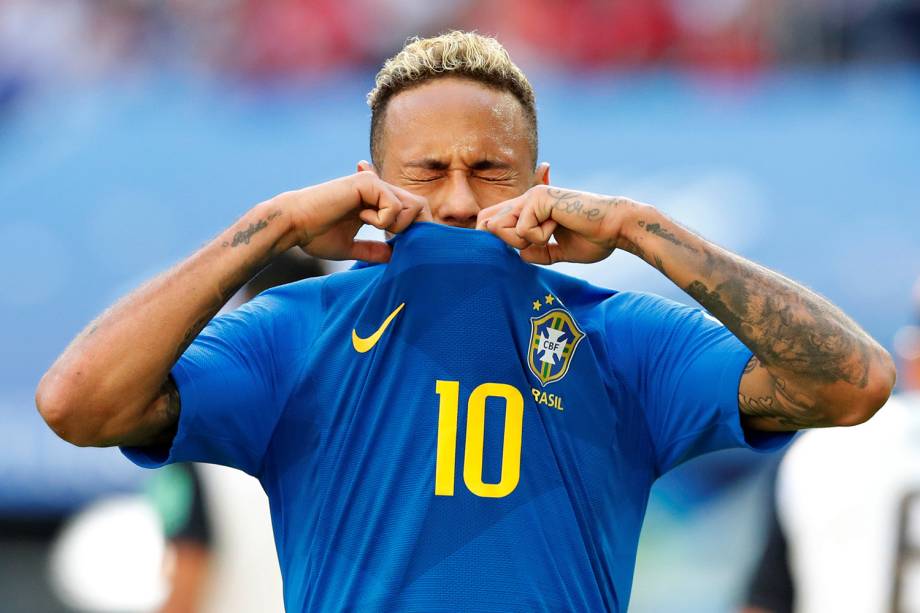 Neymar lamenta depois de uma chance de gol perdida contra a seleção da Costa Rica - 22/06/2018
