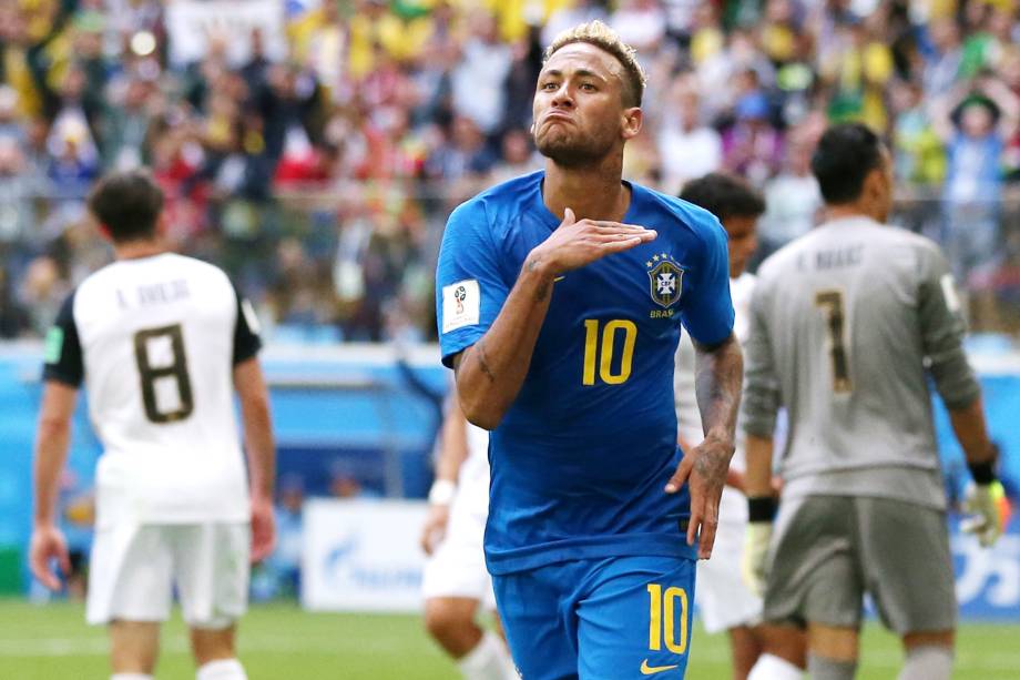 Neymar comemora o segundo gol da seleção brasileira na vitória sobre a Costa Rica no estádio São Petesburgo