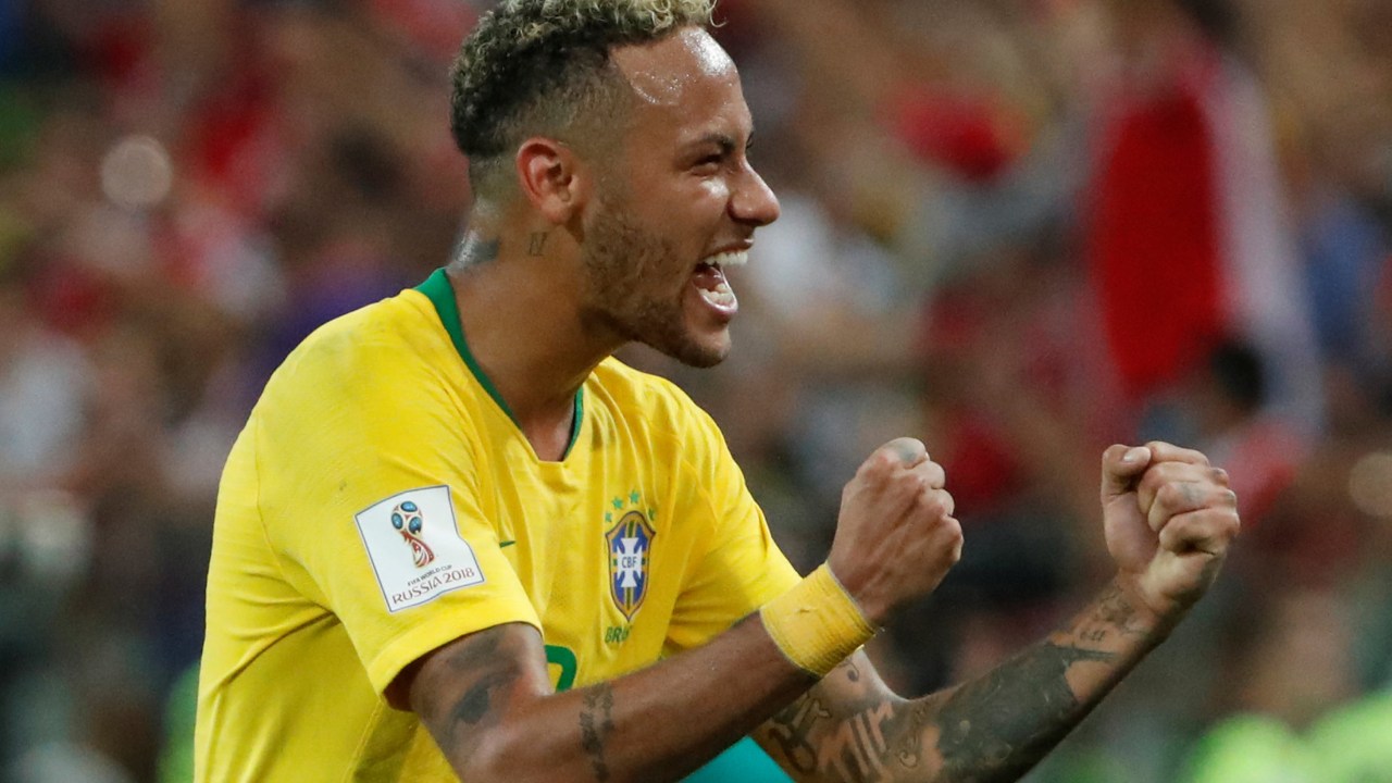 Neymar comemora após o Brasil vencer a Sérvia por 2 a 0 - 27/06/2018