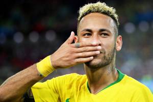 Neymar comemora após o Brasil vencer Sérvia por 2 a 0 em Moscou - 27/06/2018