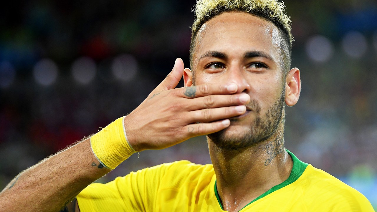 Neymar comemora após o Brasil vencer Sérvia por 2 a 0 em Moscou - 27/06/2018