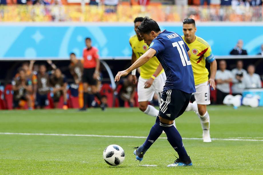 Shinji Kagawa abre o placar para o Japão com um gol de pênalti