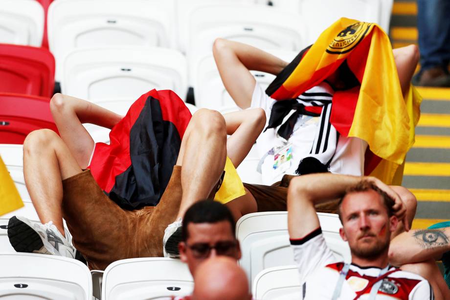 Torcedores lamentam após a Alemanha ser derrotada pela Coreia do Sul por 2 a 0, sendo eliminada na fase de grupos do Mundial - 27/06/2018