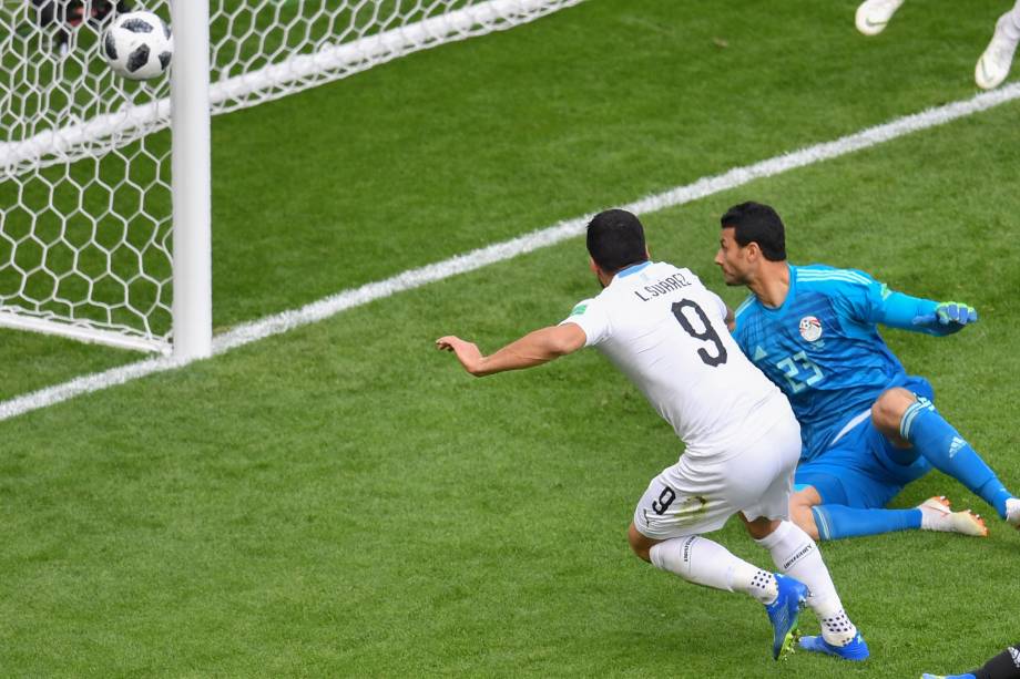 Luís Suárez perde chance de gol na estreia do Uruguai na Copa do Mundo da Rússia contra o Egito, na arena Ecaterimburgo - 15/06/2018