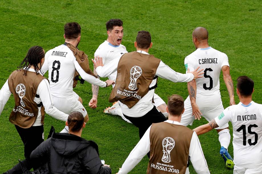 O zagueiro José Giménez marca o gol da vitória do Uruguai sobre o Egito na estreia das seleções na Copa do Mundo da Rússia, na arena Ecaterimburgo - 15/06/2018