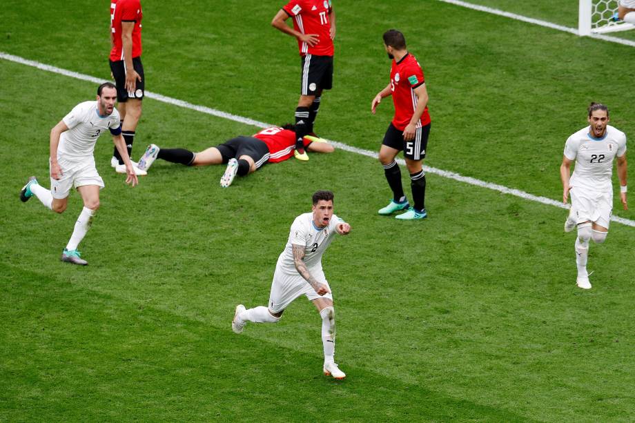 O zagueiro José Giménez marca o gol da vitória do Uruguai sobre o Egito na estreia das seleções na Copa do Mundo da Rússia, na arena Ecaterimburgo - 15/06/2018
