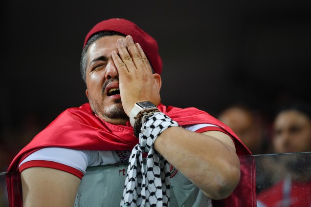 Torcedor chora após a Tunísia ser derrotada por Inglaterra por 2 a 1, em partida válida pelo grupo G da Copa do Mundo, realizada em Volgogrado - 18/06/2018