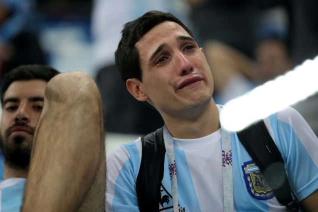 Torcedor chora após a Argentina ser derrotada pela Croácia por 3 a 0, em partida válida pela segunda rodada do grupo D da Copa do Mundo - 21/06/2018