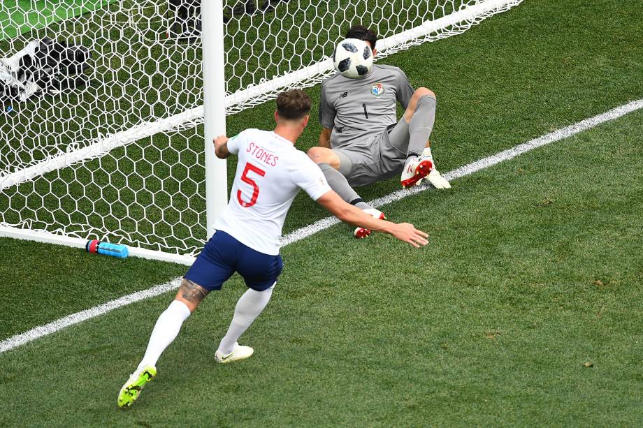 John Stones marca o quarto gol da Inglaterra contra o Panamá, em partida válida pela segunda rodada do grupo G em Níjni Novgorod - 24/06/2018