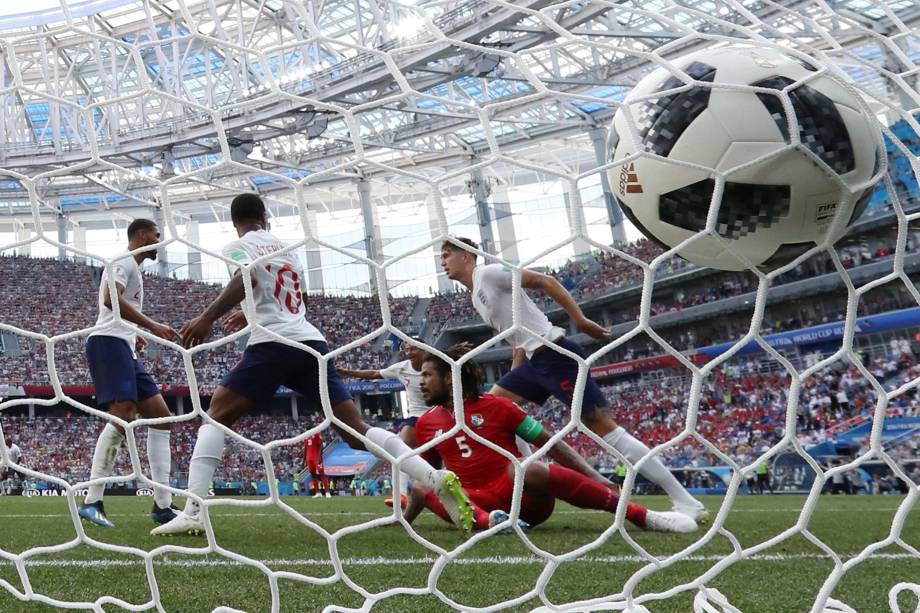 John Stones marca o quarto gol da Inglaterra contra o Panamá, em partida válida pela segunda rodada do grupo G em Níjni Novgorod - 24/06/2018