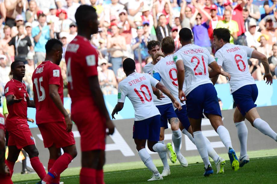 Jogadores da Inglaterra comemoram o quarto gol na partida contra o Panamá, válida pela segunda rodada do grupo G em Níjni Novgorod - 24/06/2018